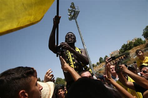 מוחמד עלי אל חאריתי ретвитнул(а) الردع السعودي #2030. אוהדי בית"ר פרצו למגרש ושרו: "עלי מוחמד אנחנו אוהבים אותך"