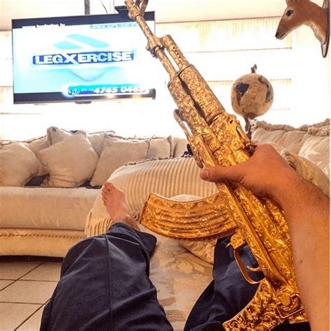 Cuentas De Instagram Para Conocer La Vida De Lujos Y Excesos Del Narco Weapons Guns Guns