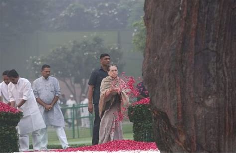 indira gandhi s birth anniversary celebrated with folk dance as congress leaders pay tribute