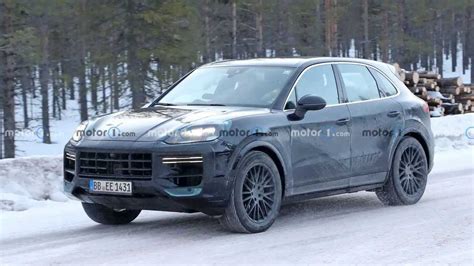 2023 Porsche Cayenne Facelift Spied Up Close During Winter Testing