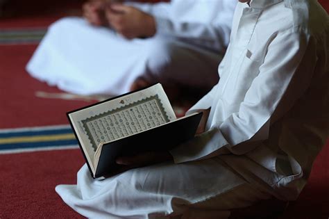 7 years ago7 years ago. 7 Adab Membaca Al Quran dan Dalilnya - DalamIslam.com