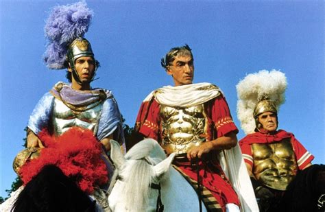 Il donne une force accrue à astérix en lui donnant de la potion magique. Astérix et Obélix Contre César - Lavisqteam.fr