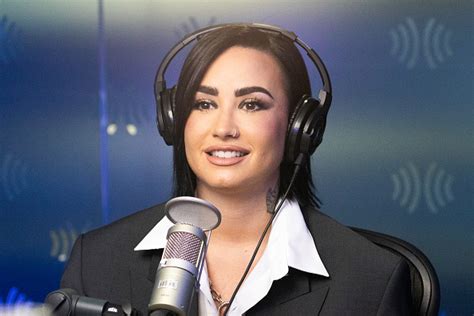 Demi Lovato Now 2023 Age Bio Singeractress Comes Out Sensational