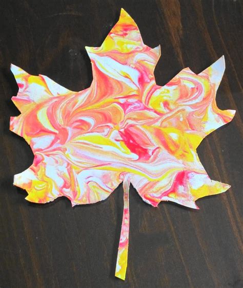 Create Marbled Fall Leaves With Shaving Cream Art Dautomne Projets