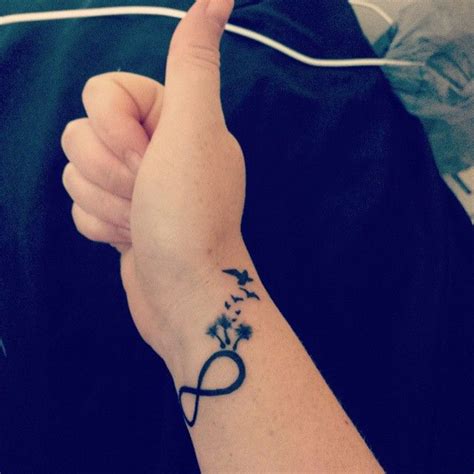 Though distinguished ladies are also involved by similar tattoos quite often. 80 Cute Wrist Tattoo Designs For Girls - Lava360 | Cute ...