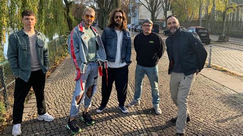 The band members are georg listing, tom kaulitz, gustav schäfer and bill kaulitz. Tom Kaulitz Tokio Hotel: Fans rasten aus! Shotoe