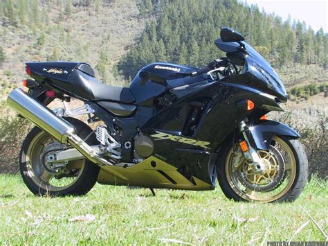 Get a list of related motorbikes before you buy. 2000 Kawasaki ZX-12R - Moto.ZombDrive.COM