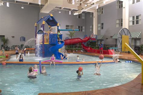 Its indoor water park was the largest indoor water park in the us until 2007 when its sister hotel in sandusky, finished its indoor water park expansion. Milwaukee Reviews | Wisconsin Indoor Water Parks. Two ...