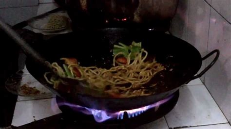 Mie lemonilo bisa dibeli di supermarket terdekat kok. Cara Masak Mie - YouTube