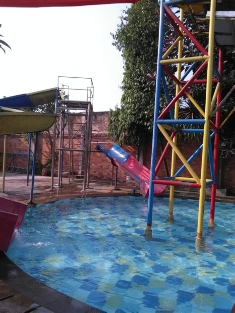 Kolam Renang Perahu Jatiasih - Renang dan Wisata