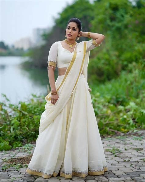 Rashmi Gautam Looks Beautiful In A Kasavu Half Saree
