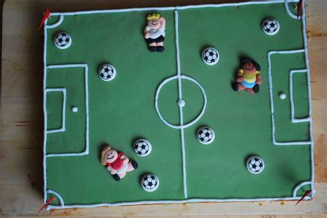 Bunter fußball kuchen mit rasen. Try To Cook: Februar 2013