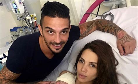 Félicitations à @julienmiami et @manonmarsault pour la naissance de leur petite angelinaune naissance c'est toujours magi… Manon Marsault et Julien Tanti : des clichés du visage de ...