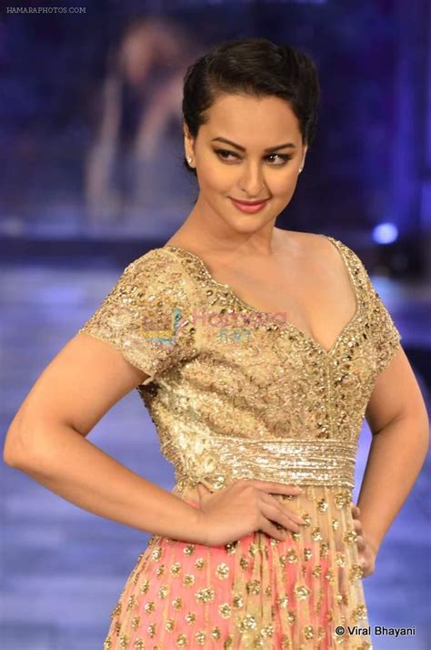 Sonakshi Sinha Walks The Ramp For Manish Malhotra Designs At Mijwan Sonnets In Fabric 2012 In