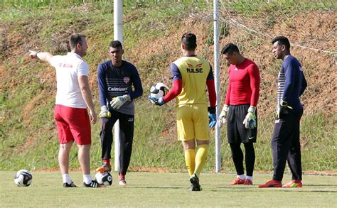 Esportes Com Goleiro Humano