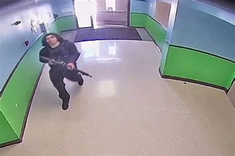 Cops ran away from gunshots during Uvalde school shooting: video