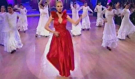 Η πρώτη τους συνάντηση έγινε στα mad video music awards 2010 όπου και γνωρίστηκαν, ενώ η. Κι όμως η Ζέτα χόρεψε και ...άναψε φωτιές