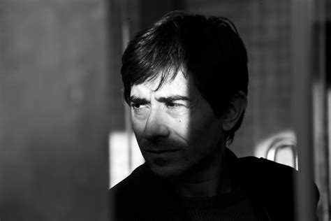 Luigi lo cascio, elio germano e sara serraiocco protagonisti del nuovo film di gianni amelio, il signore il videomessaggio di luigi lo cascio per l'amico @alessioboni_fp #oggièunaltrogiorno. Luigi Lo Cascio, intervista