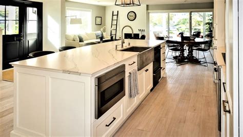 Builders surplus kitchen & bath cabinets offers the largest selection of bath and kitchen cabinets in los angeles at affordable prices. Kitchen with White Cabinets Westlake Village, CA 05 ...