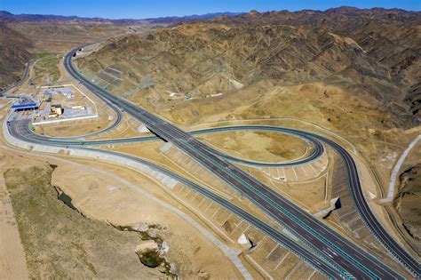 World's longest desert-crossing expressway in full operation | Hiswai