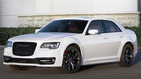 2021 Chrysler 300 Buyers Guide Reviews Specs Comparisons