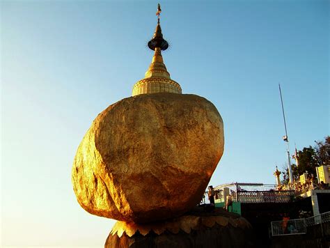 Asisbiz Myanmar Mon State Kyaiktiyo Pagoda Golden Rock