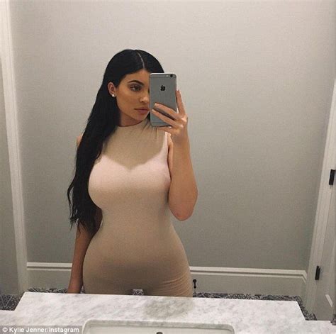 No Holiday Fat Here Kylie Jenner Displayed A Stunning Figure In This