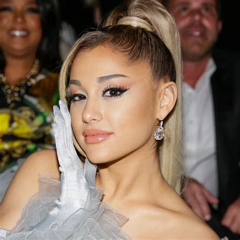 Ariana Grande Pokes Fun At Her Winged Eyeliner Mbare Times