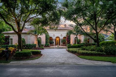 70 Mansions With Extraordinary Curb Appeal Mansions Curb Appeal