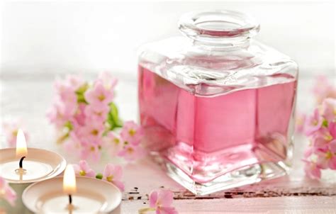 Biasanya, orang ingin pergi ke suatu tempat karena memiliki misi tertentu untuk dilaksanakan. Wallpaper candles, pink, flowers, Spa, candles, perfume ...