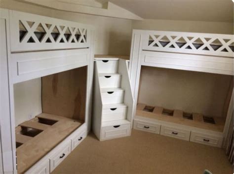 Possiamo goderci le ferie e invitare chi vogliamo senza dover pensare come disporre gli spazi. Letto a castello Tetrabed su misura