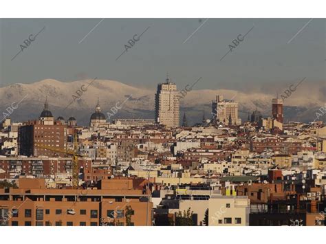 Primera Nevada En La Sierra De Madrid Navacerrada Vista Desde El Parque