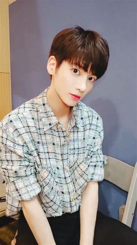 Pin oleh LimLynd x di TXT | Pacar masa depan, Selebritas, Meme lucu