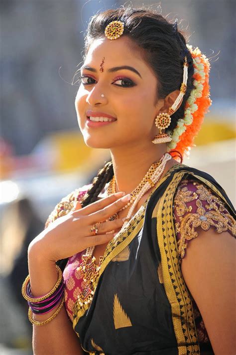 Amala Paul Iddarammayilatho Hd Wallpapers Amala Paul Traditional Look