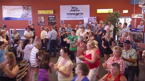 Cupid Shuffle Flash Mob Tamworth Airport Australia 2011 Skip Film