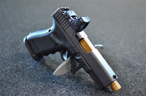 The slide is precision machined to provide a mounting system for popular optic sights. Glock 19 Gen 4 MOS : GlockMod