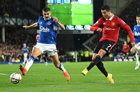Watch Ronaldos 700th Club Goal Gives Manchester United Win At Everton