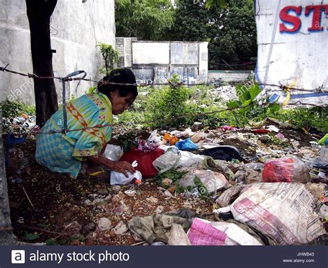 Antipolo City Philippines July 13 2017 An Old Lady Hunts Or Scavenges For Recyclable