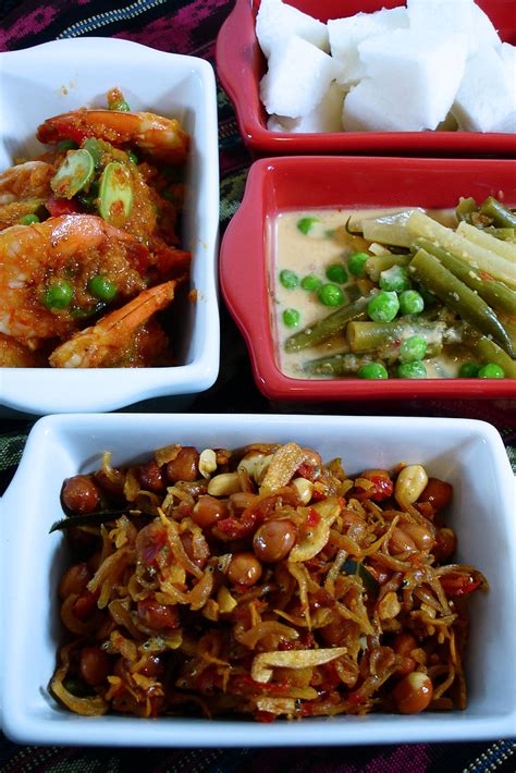 Udang adalah makanan laut yang bisa dimakan bersama dengan beragam bumbu dan saus. Lontong with udang masak petai, gulai tauco Medan and samb ...