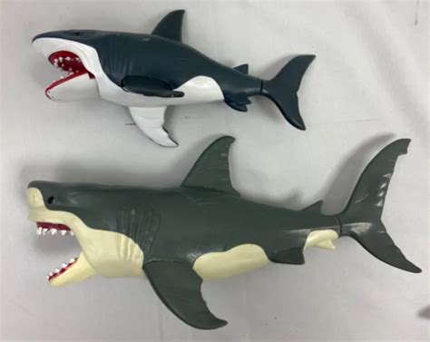 2 Toys R Us Chap Mei Chomping Jaws Action 11 Great White Shark Toy