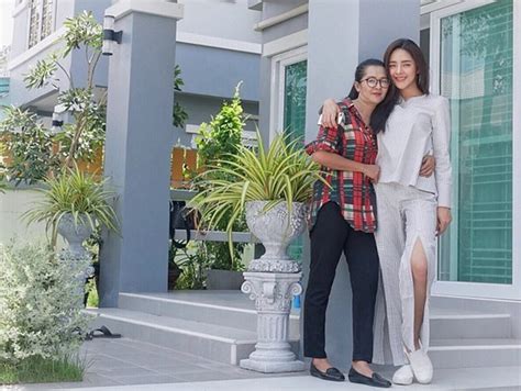 เคยพยายามทำปุยฝ้ายอยู่หลายครั้ง ไม่เคยออกมาสวยเลย ไม่แตกบ้าง แตกกลางบ้าง น้ำหยดใส่หน้าบ้าง จนล้มเลิกความตั้งใจไปแล้ว มา. ลูกกตัญญู 2018! "ปุยฝ้าย AF" ซื้อบ้านใหม่ให้แม่ พร้อมให้ ...