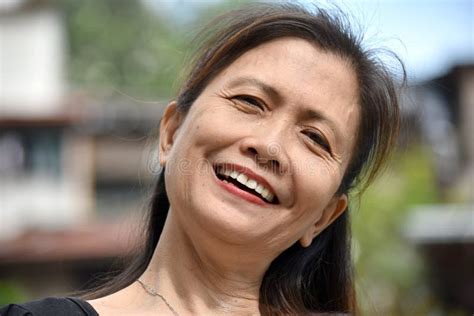 Filipina Female Senior Mais Idoso De Sorriso Foto De Stock Imagem De Minorias Envelhecimento
