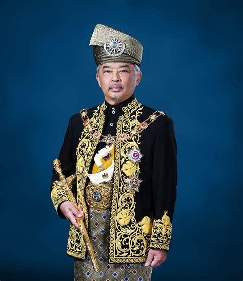 Malezya anayasal bir monarşi olup seçimli monarşi sistemi bulunmaktadır ve kral beş yıllığına eyaletlerin sultanlarından seçilmektedir. Portal Rasmi Parlimen Malaysia - Senarai Yang di-Pertuan Agong
