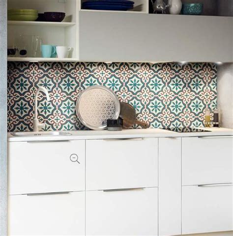 Les crédences carreaux de ciment sont fabriquées dans un vinyle souple, qui rend la pose particulièrement pratique. En quête de la crédence parfaite | Home decor, Home ...