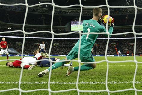 De Geas Saves Help United Beat Tottenham In Premier League