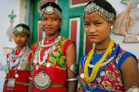Nepal Region Du Terai Jeune Femme De Lethnie Dangaura Tharu Nepal Terai Nepal Culture