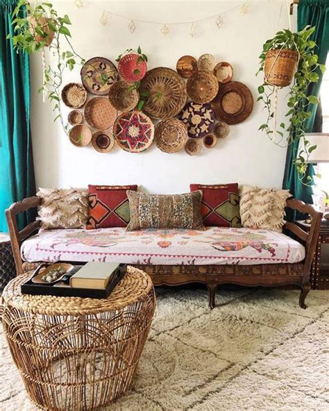 Whether you want to call it boho or bohemian, this chic style is full of different colors, patterns, textures, themes, and decorations that are used to create an artistic aesthetic. ethnic-boho-wall-art-decor - HomeMydesign