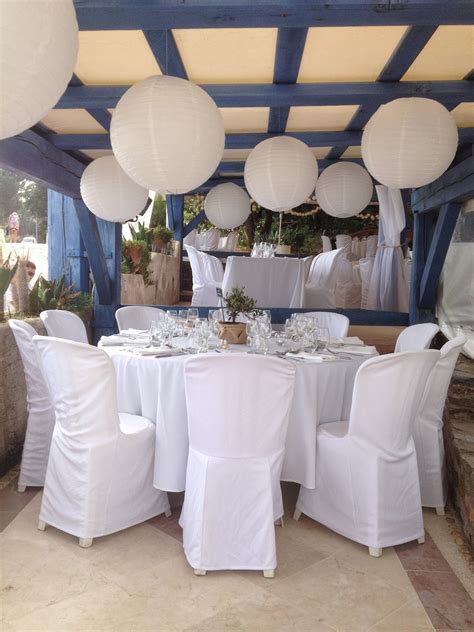 This subtle and light color can appear on most wedding decorations like centerpieces, flowers, tables, chairs and curtains. Beach Wedding Decoration Ideas - Helping You Create a ...