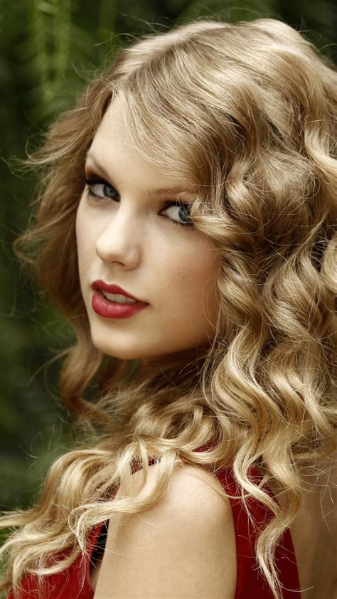 Taylor Swifts Profiles Birthday Body Measurements Height Weight Bra