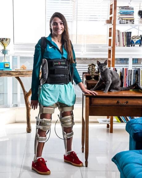 Wie groß und wie viel wiegen, lais souza? Lais Souza, atleta que ficou tetraplégica, aparece em pé e ...